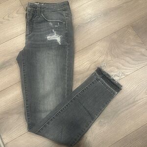Women’s Size 0/25 High Rise Skinny Jean NEVER WORN (NEW WITHOUT TAGS)